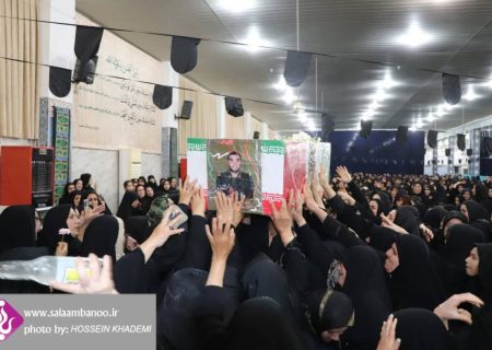 وداع مادرانه با پیکر شهید قربان‌زاده