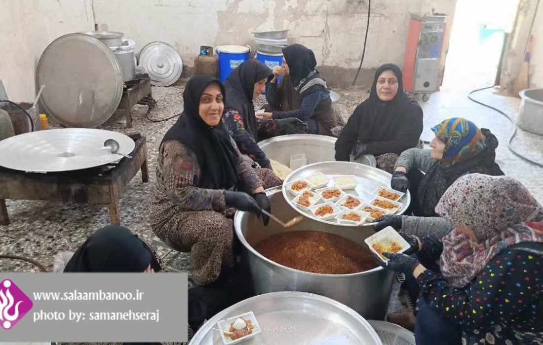 پخت و توزیع غذای نذری توسط بانوان موکب محبین سیدالشهدا (ع) در عمود ۱۰۲۲ + عکس