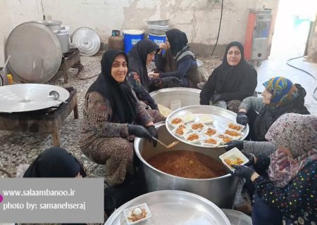 پخت و توزیع غذای نذری توسط بانوان موکب محبین سیدالشهدا (ع) در عمود ۱۰۲۲ + عکس